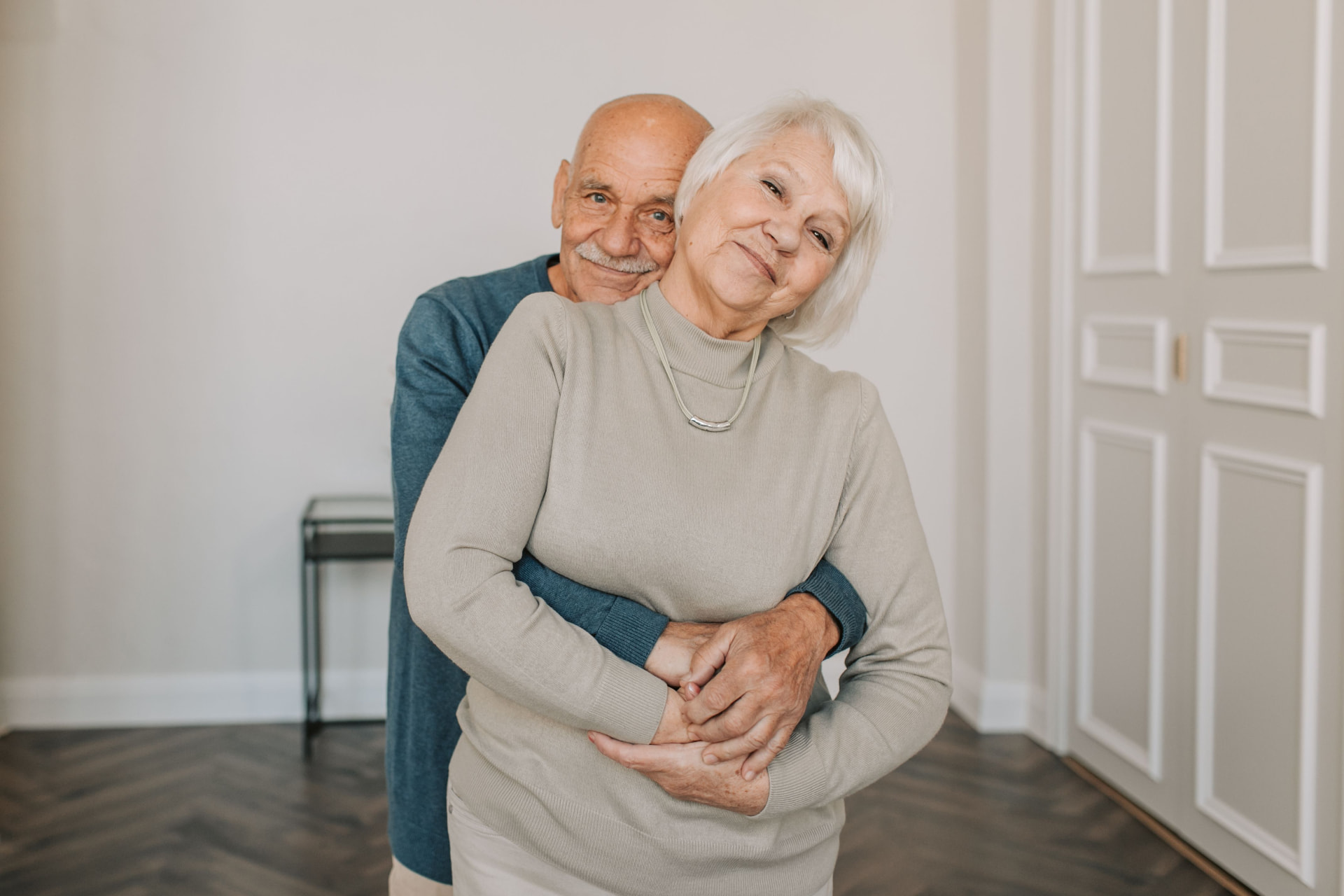 An older couple embracing in their home while planning a senior move in Southern Arizona